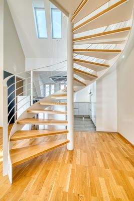 Wendeltreppe zur 2. Ebene