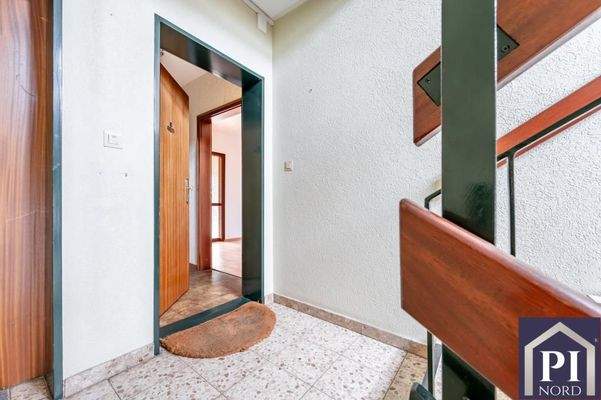 Wohnungseingang zum Windfang mit Garderobe