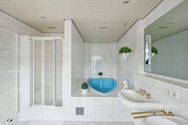 Badezimmer Ansicht I