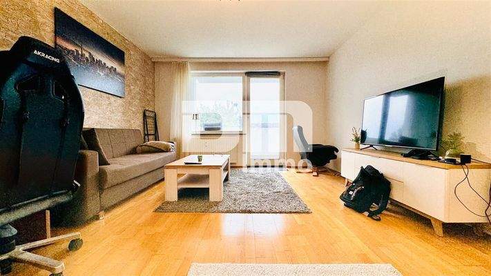 Wohn / Esszimmer / Zugang Balkon