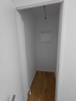 Schmaler Abstellraum