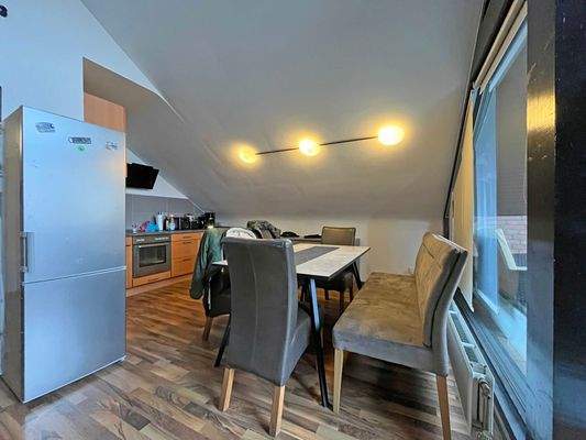 Essbereich und Küche (Beispielwohnung DG)