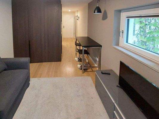 Blick vom Fenster in den Raum