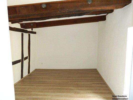 Wohn-, oder Schlafraum im OG