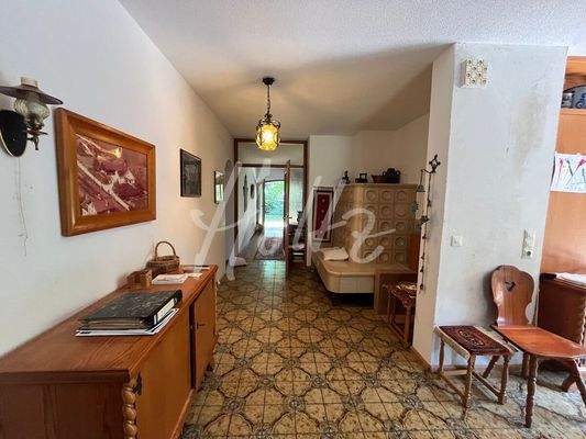 EG - Eingangsdiele mit Kachelofen