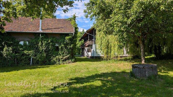 Rückseite deSauna, Nordostgiebel Wohnhaus, Brunnen