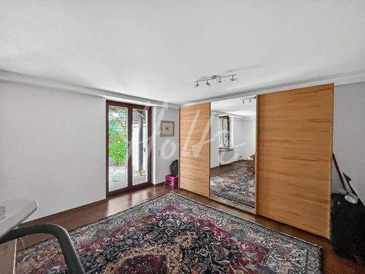 UG - Schlafzimmer imUntere Terrasse mit Aufgang zum oberen Garten  Gartengeschoss