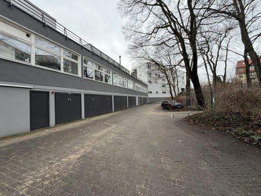 Hofbereich, Garagen