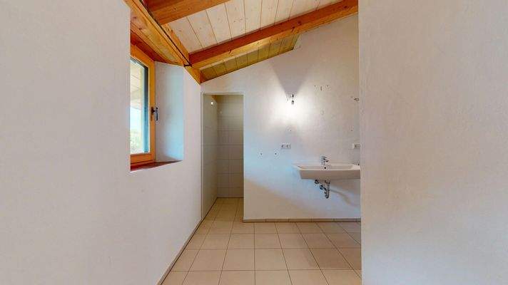 Bade mit begehbarer Dusche 