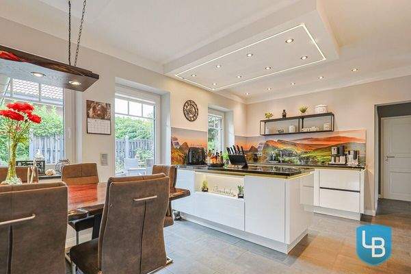 Küche mit Sitzbereich