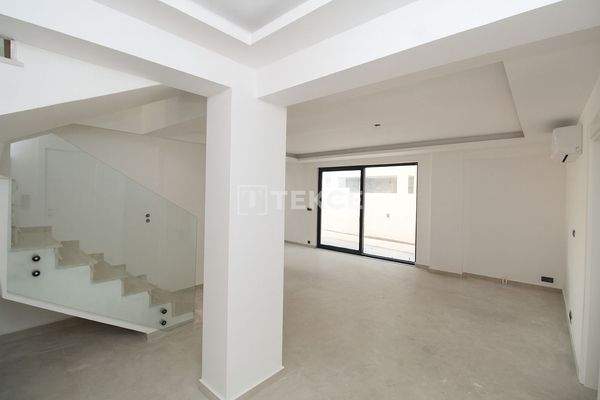 Detached House with Spacious Garden in Belek, Antalya