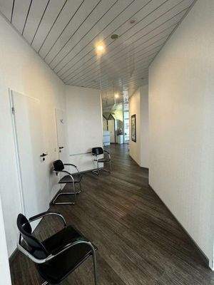 Flur zwischen Praxisräumen