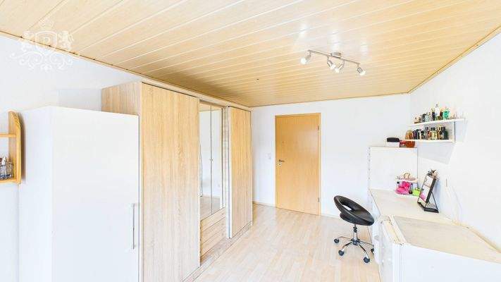 CAM01984G0-PR0423-STILL031