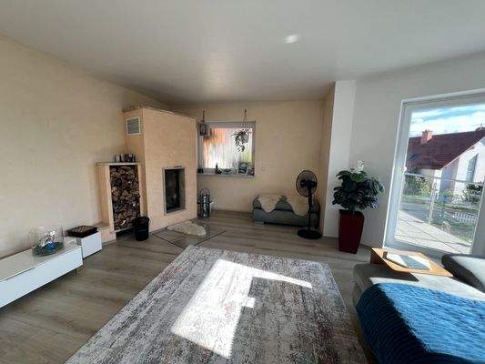 Wohnzimmer mit Kamin
