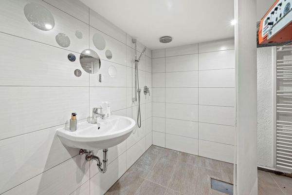 Dusche im Untergeschoss