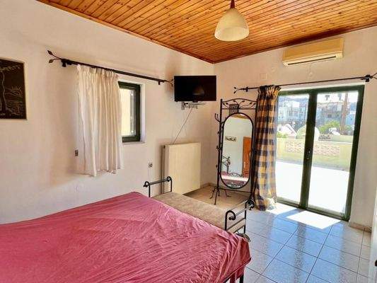 Kreta, Neapoli: Stadthaus mit Garten und Terrasse zu verkaufen