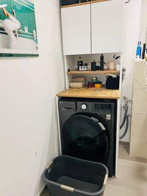 Badezimmer mit Waschmaschine