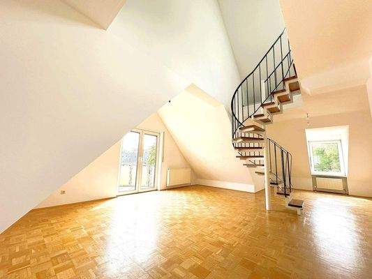 Wohnbereich mit Treppe zur Galerie