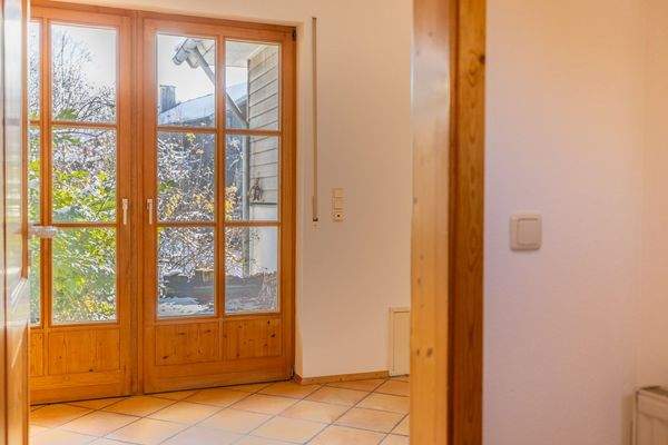 Licht, Holz & Wohngenuss – Charme pur auf drei Etagen mit Schwedenofen und stilvoller Wendeltreppe