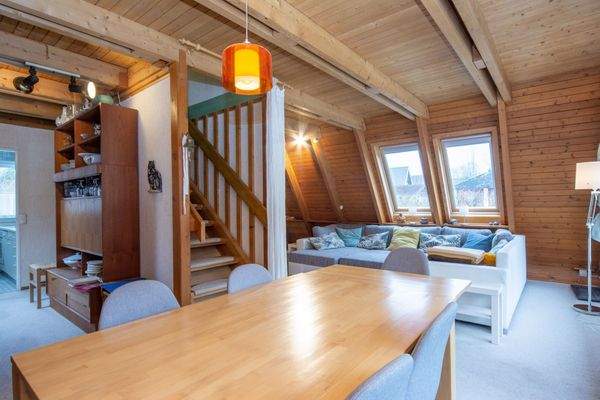 Treppe ins Obergeschoss