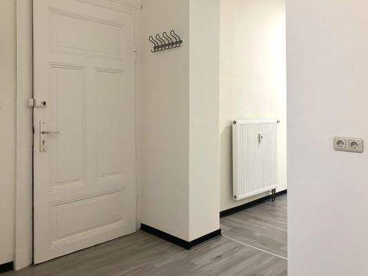 Eingangsbereich, rechts Wohn-/Schlafzimmer