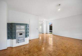 Großes Wohnzimmer mit Kachelofen