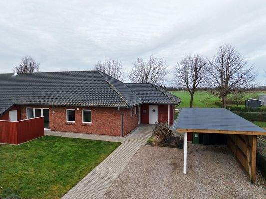 Vorderansicht/Auffahrt