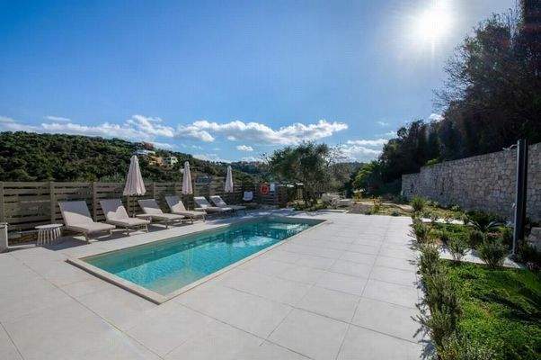 Kreta: Moderne 2-Schlafzimmer-Villa mit privatem Pool in Almyrida zu verkaufen