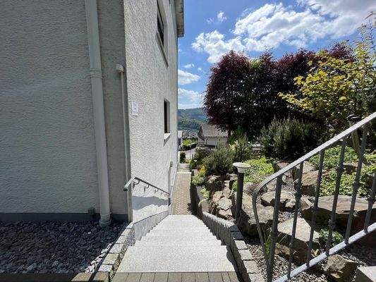 Treppenaufgang neben dem Haus