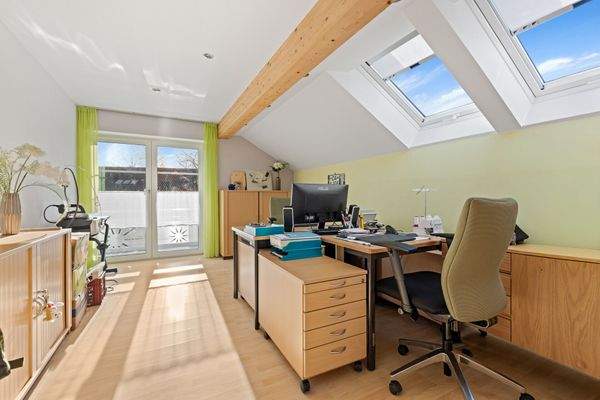 Arbeitszimmer mit Balkon