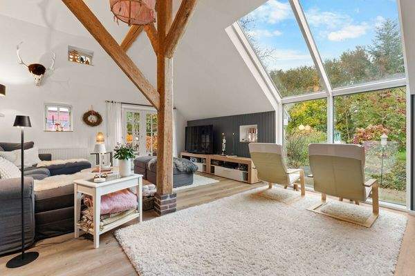 Panoramafenster mit Blick in den Garten