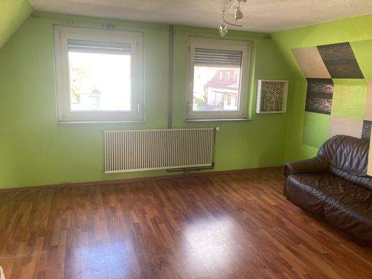 großes Zimmer im OG