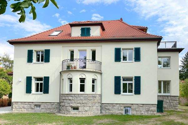 Große Gartenwohnung im Grünen