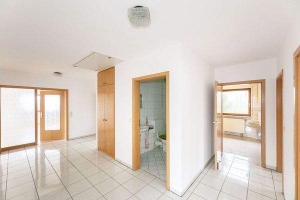 Flur zu den weiteren Räumen_EG