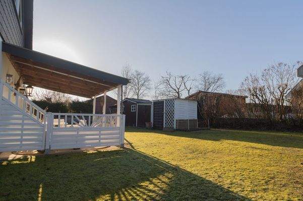 Terrasse mit Blick in den Garten