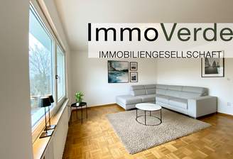 Wohnbereich mit Balkonzugang 