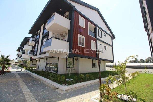 3-Bedroom Apartment with Communal Pool in Antalya Manavgat