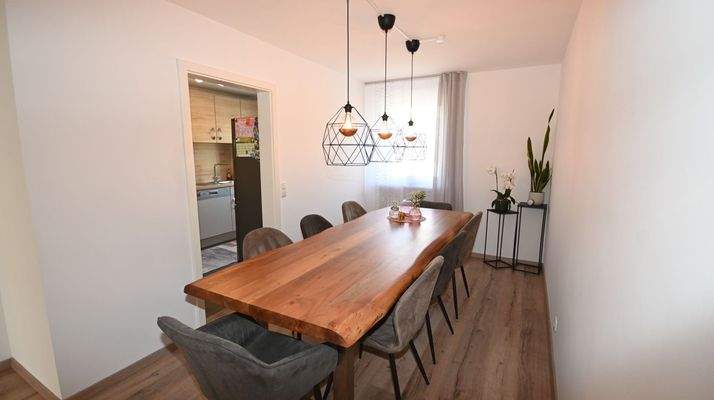 Essdiele mit Platz für die ganze Familie