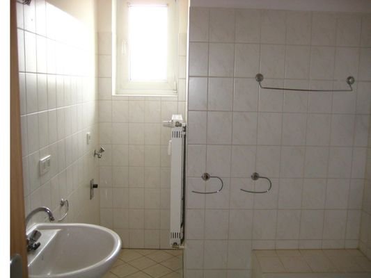 Whg links_EG_Badezimmer.jpg