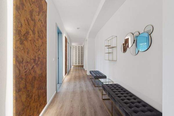 Flur mit Ambientbeleuchtung