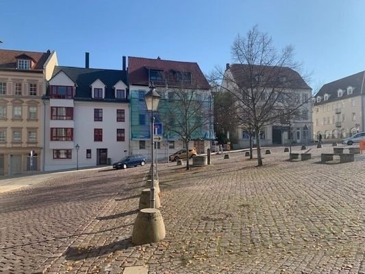 Straßenführung vor dem Objekt