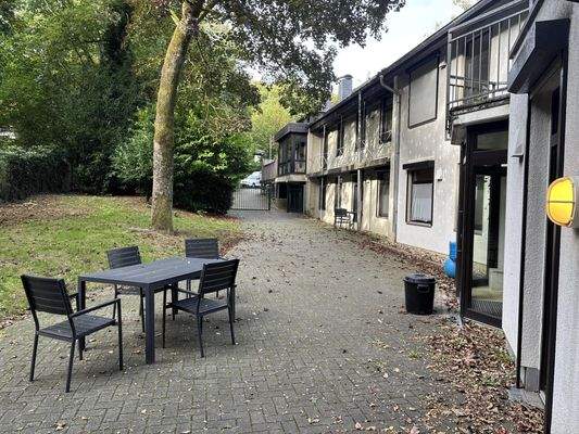 Außenanlage mit Terrasse