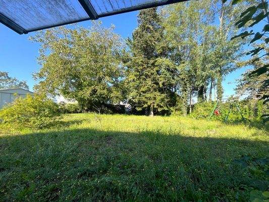 Großes Garten- und Baugrundstück