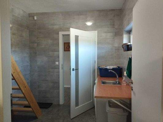 Hauswirtschaftsraum mit Treppe zum DG