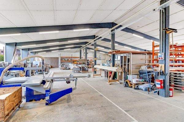 Lagerhalle-Schreinerei