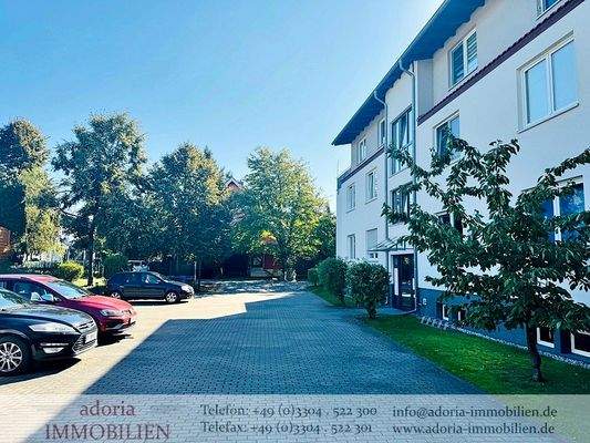 Einfahrt Parkplätze