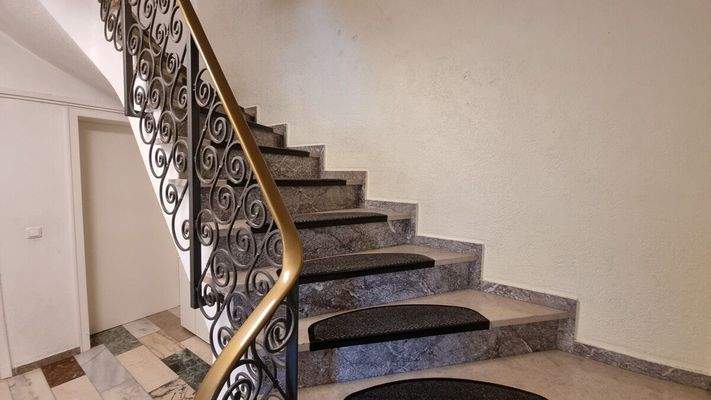 Treppenaufgang zum Dachgeschoss