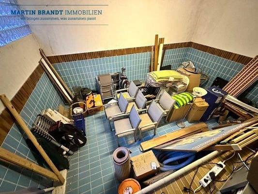 Schwimmbad (derzeit Abstellfläche)