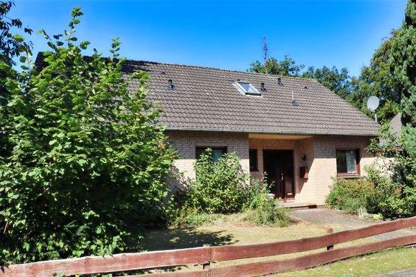 Einfamilienhaus auf großem Grundstück