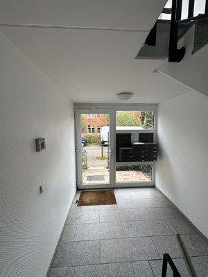 helles, freundliches und gepflegtes Treppenhaus